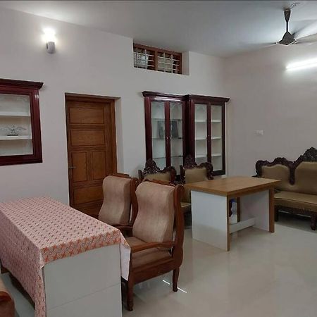 Home In Guruvayur-3 Bedroom Luaran gambar