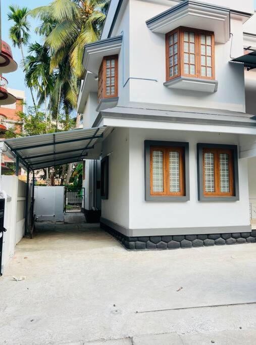 Home In Guruvayur-3 Bedroom Luaran gambar