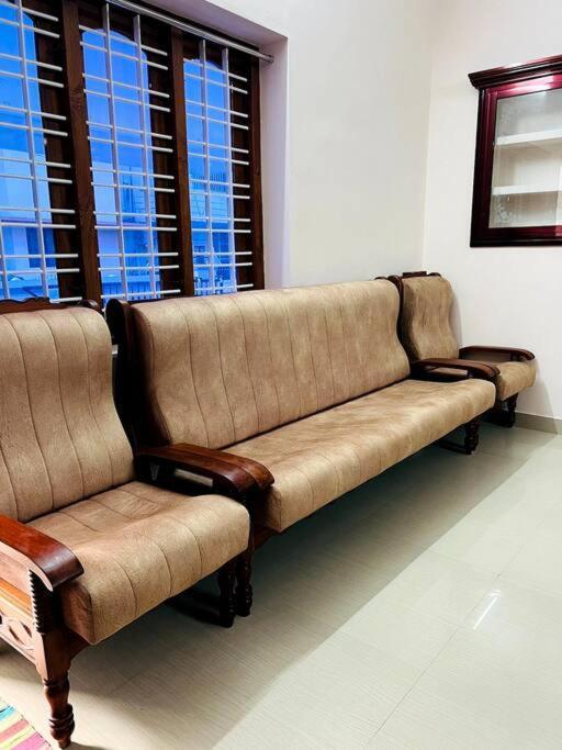 Home In Guruvayur-3 Bedroom Luaran gambar
