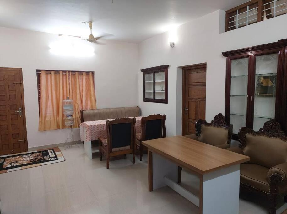 Home In Guruvayur-3 Bedroom Luaran gambar