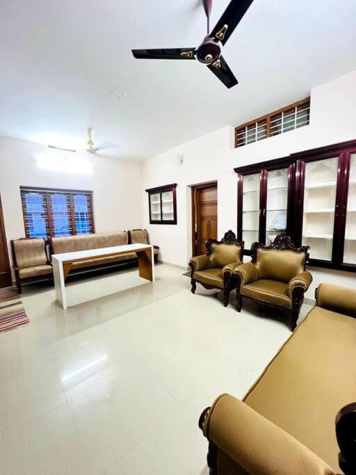 Home In Guruvayur-3 Bedroom Luaran gambar